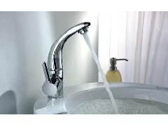What should be paid attention to when maintaining a flat faucet